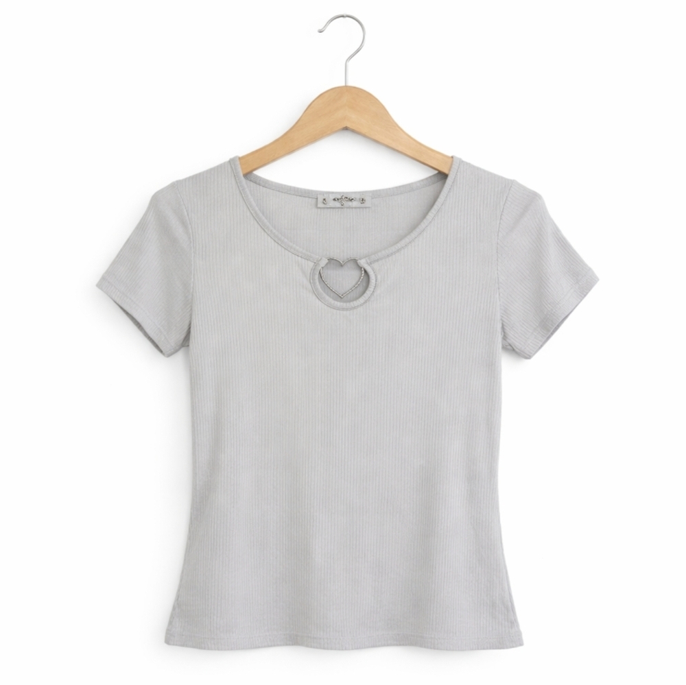 Wild Rose Pale Gray Top With Rhinestone Heart Detail. Sz XL